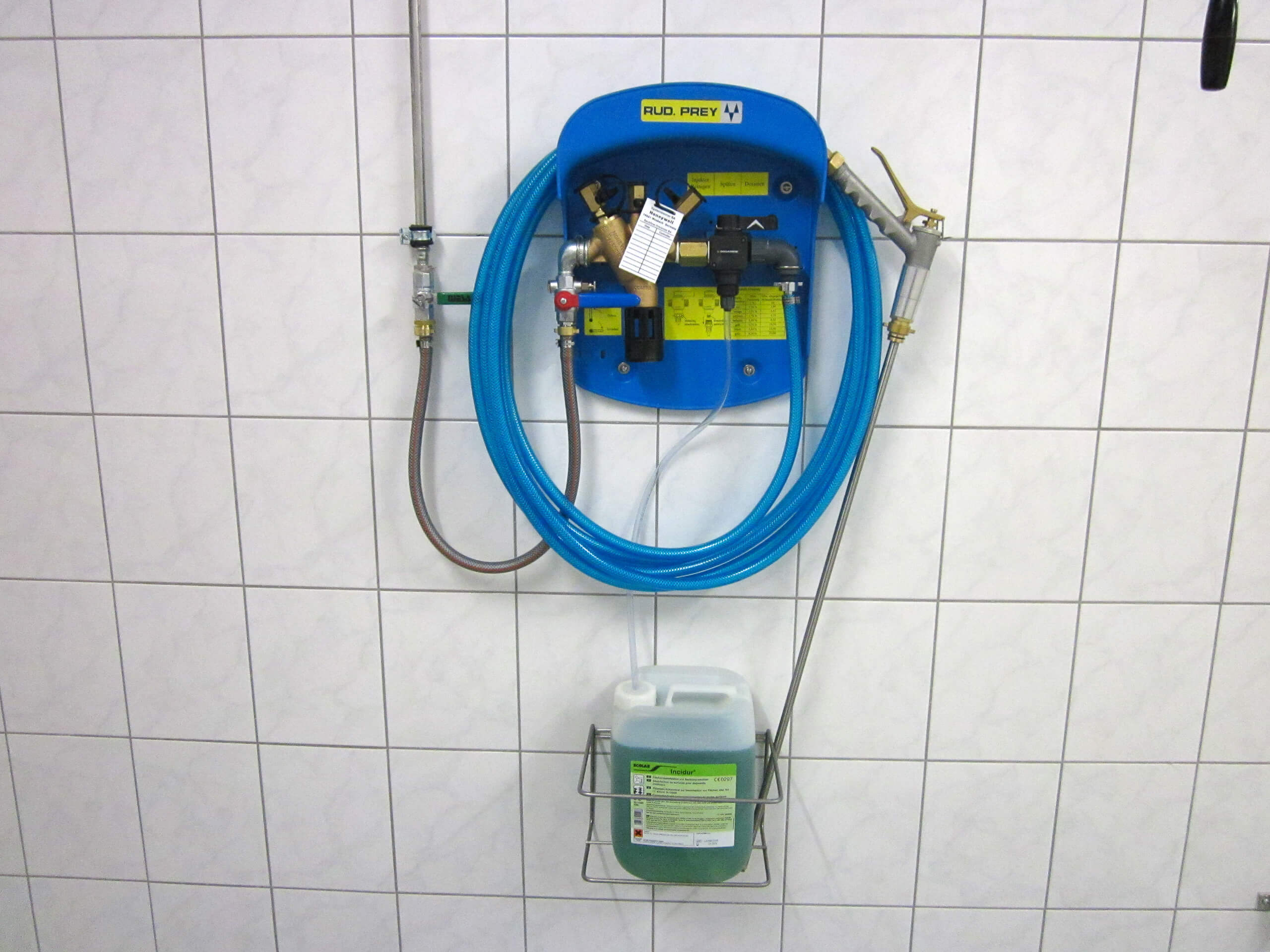 DZG Desinfektionsmittel-Zumischgerät-Wand