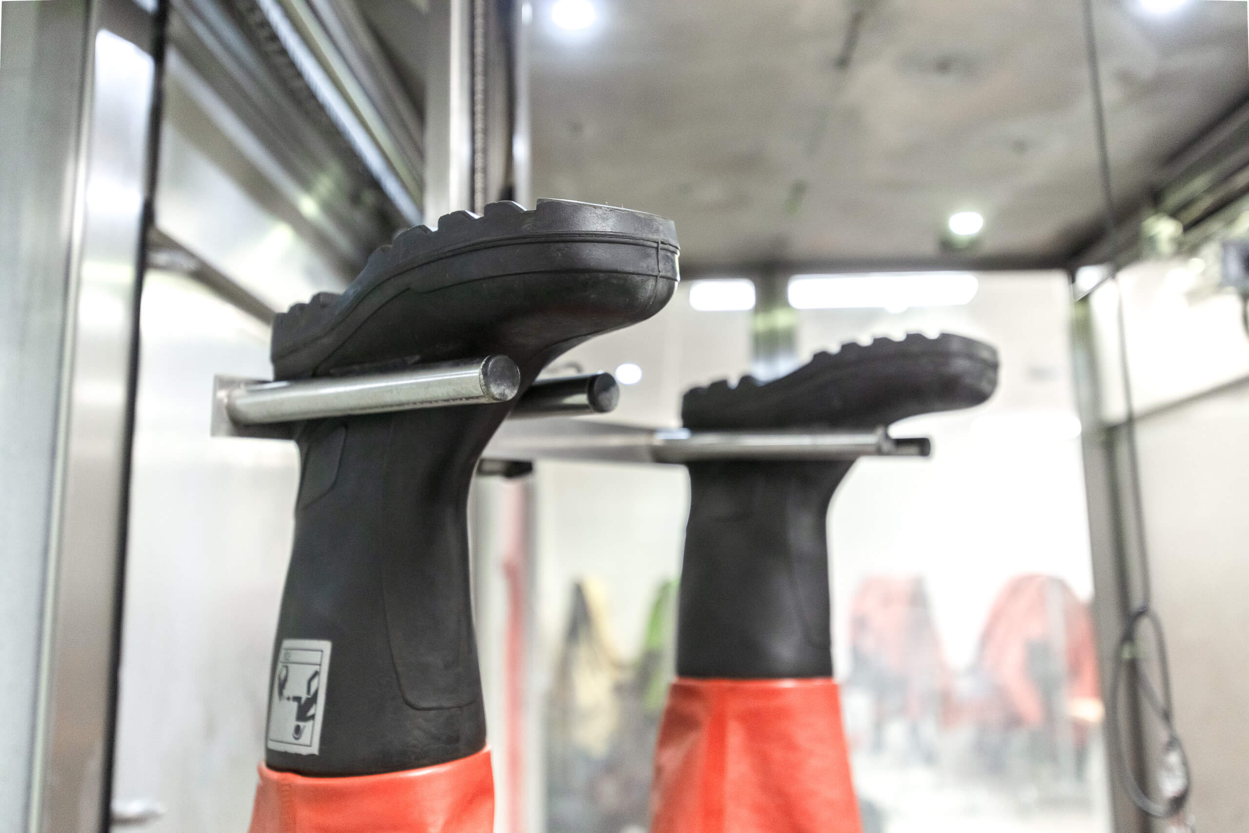 CPA 24 Chemikalienschutzzeug-Pflege+Prüf-Anlage