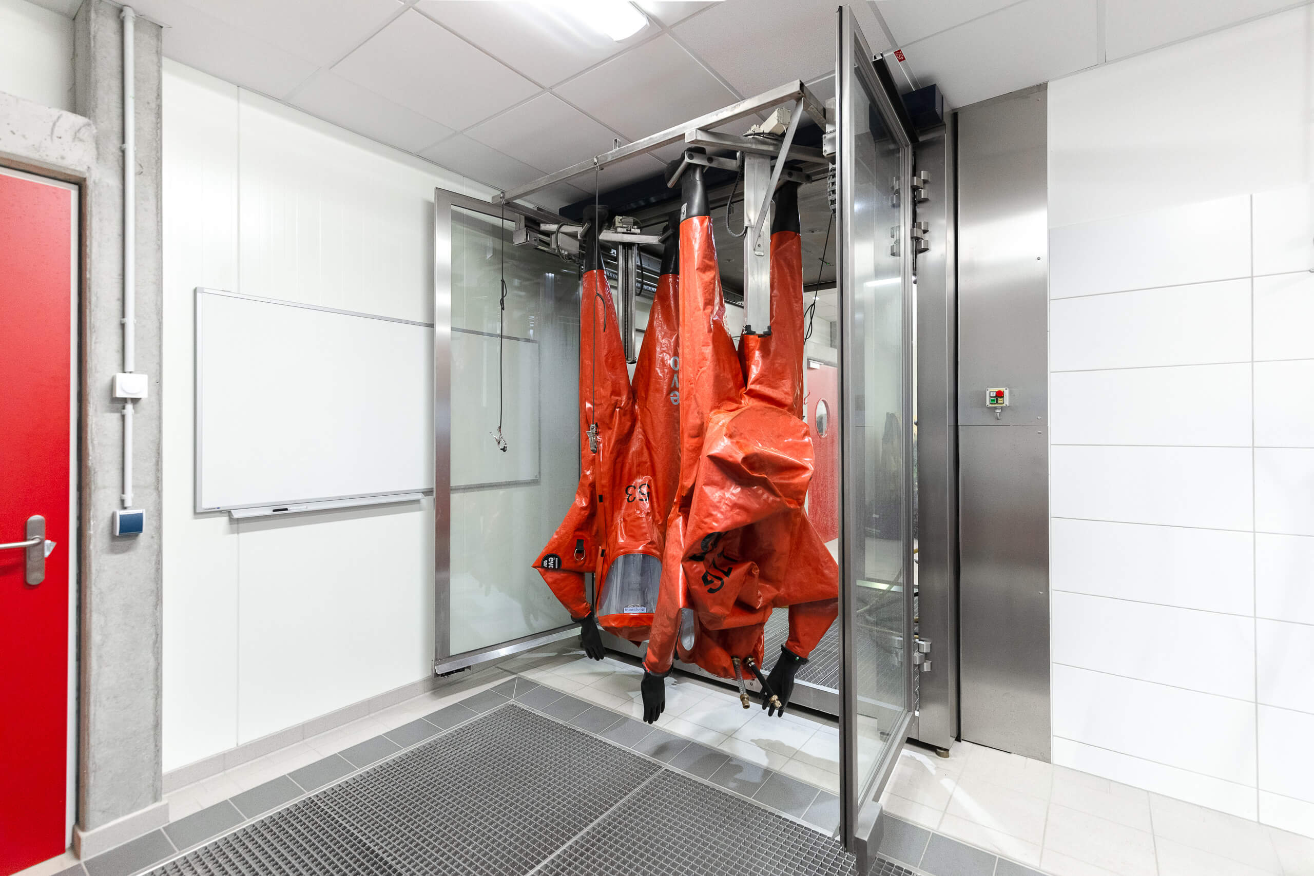 CPA 24 Chemikalienschutzzeug-Pflege+Prüf-Anlage