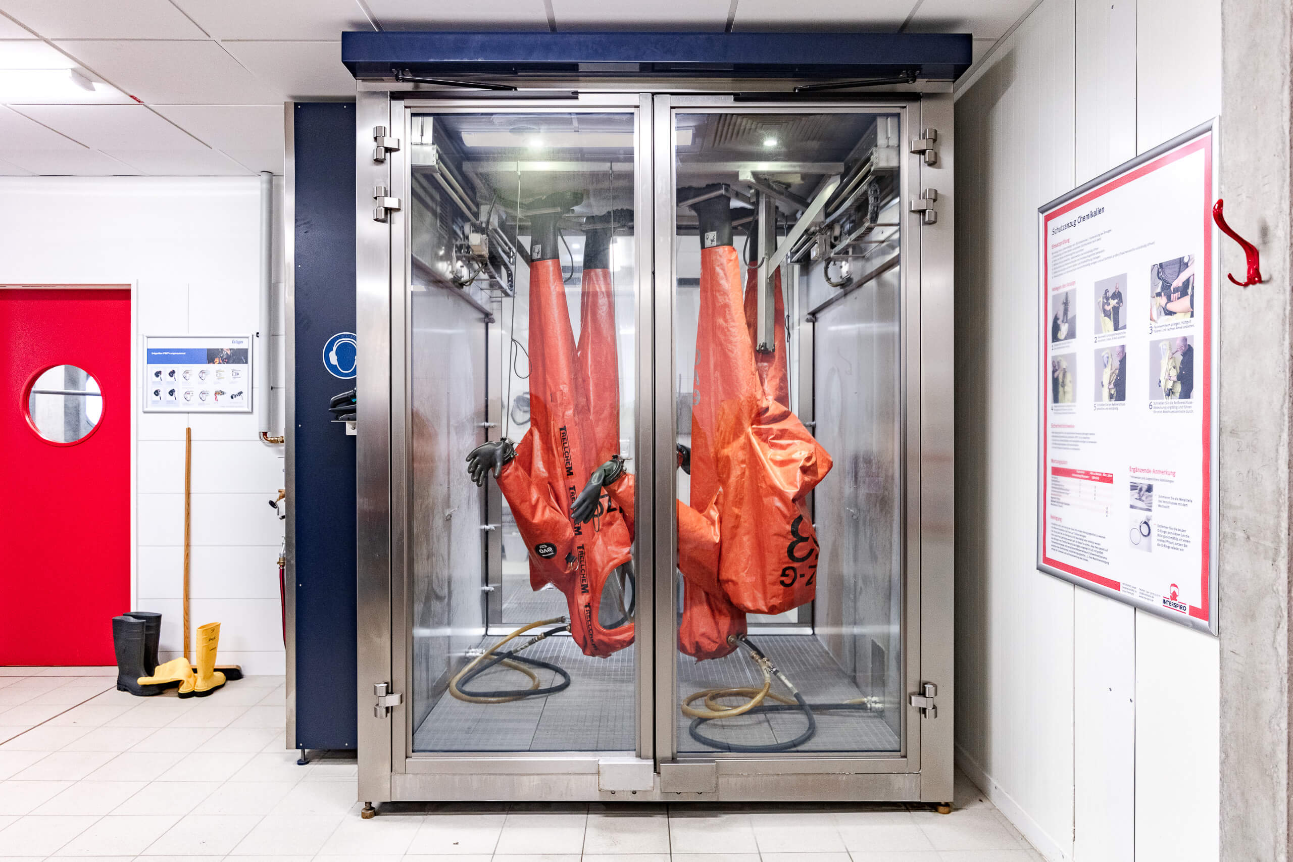 CPA 24 Chemikalienschutzzeug-Pflege+Prüf-Anlage