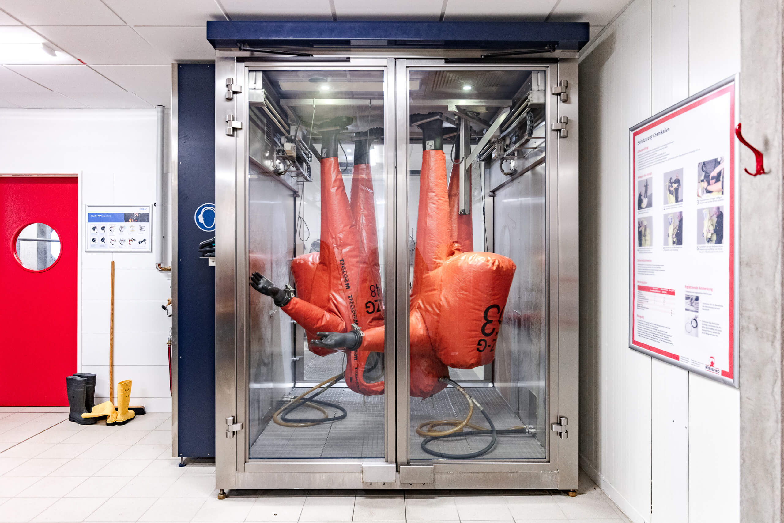 CPA 24 Chemikalienschutzzeug-Pflege+Prüf-Anlage