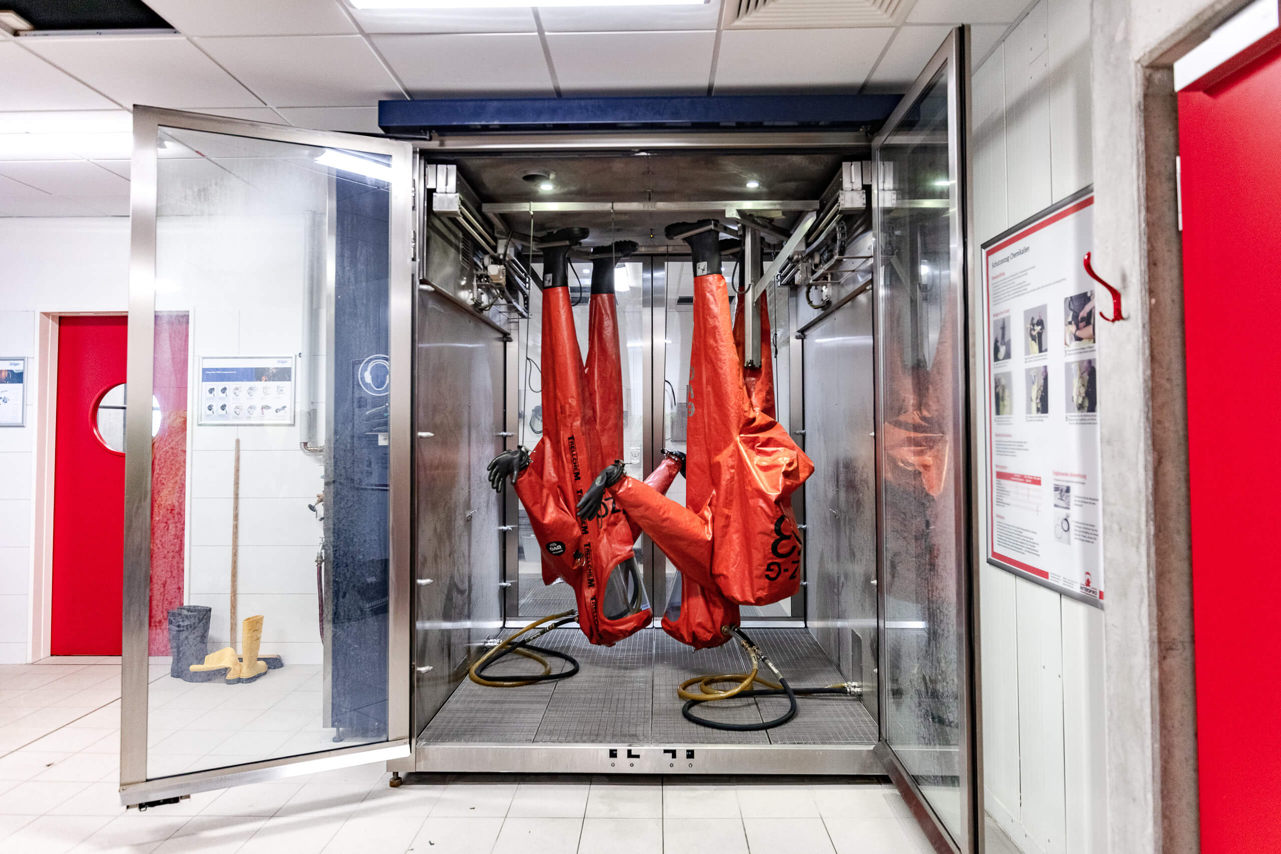 CPA 24 Chemikalienschutzzeug-Pflege+Prüf-Anlage