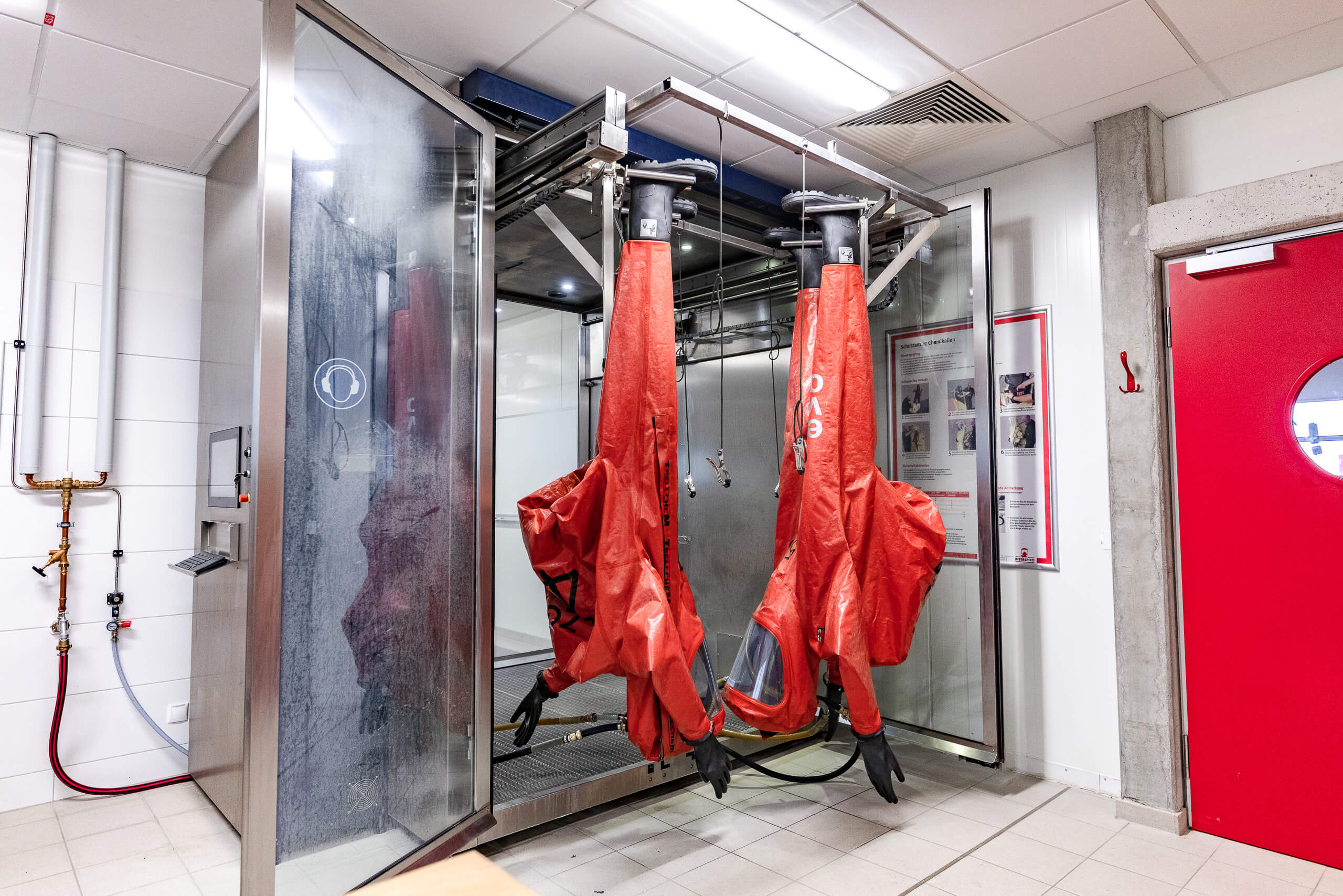 CPA 24 Chemikalienschutzzeug-Pflege+Prüf-Anlage