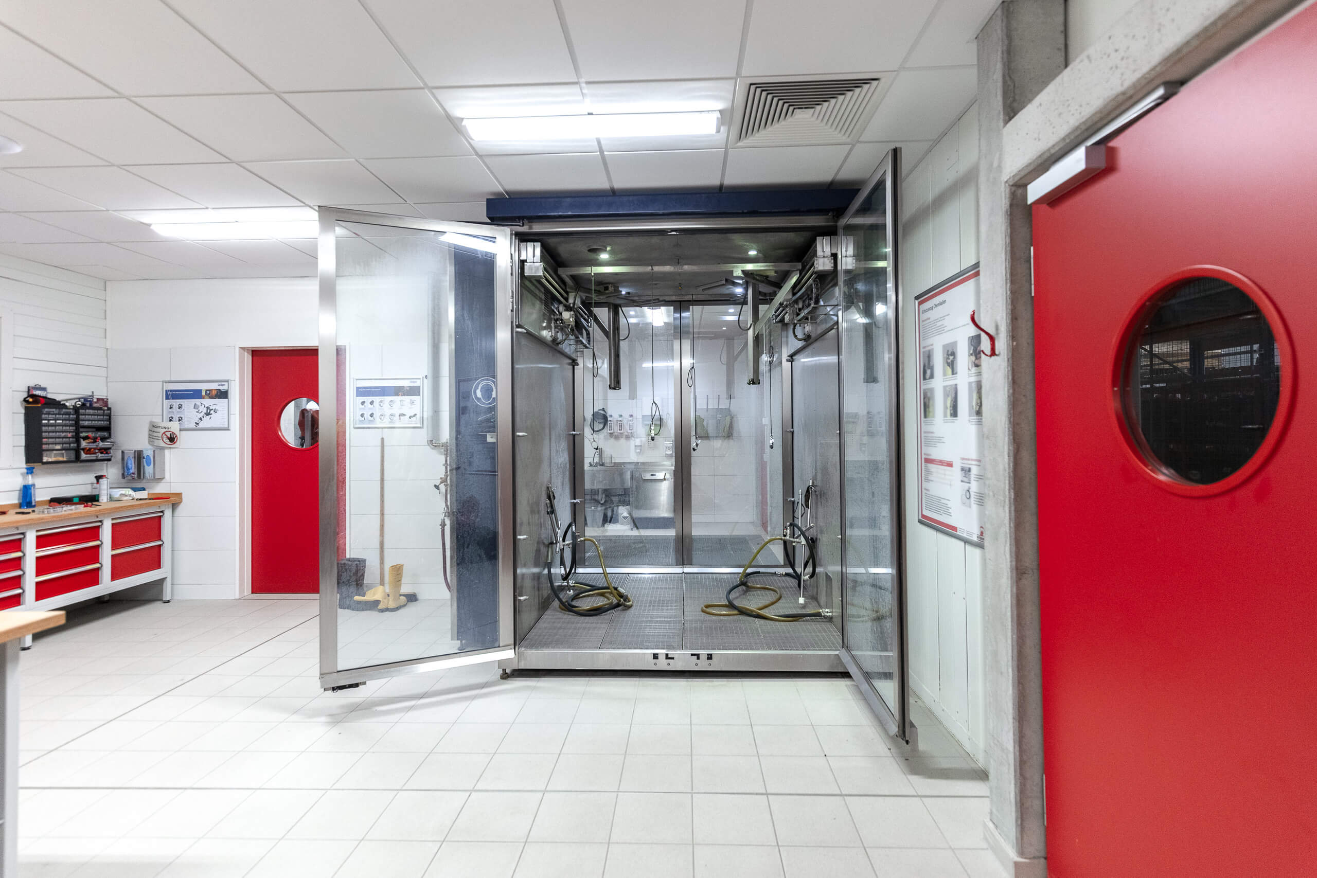 CPA 24 Chemikalienschutzzeug-Pflege+Prüf-Anlage