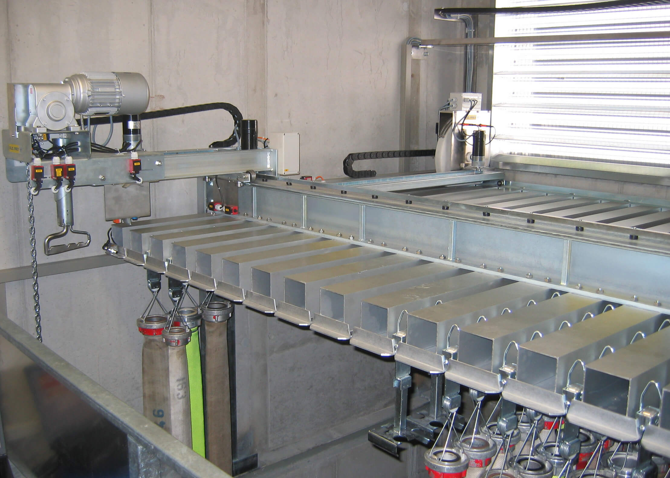 ASA-B Automatische-Schlauch-Aufhängebühnenanlage